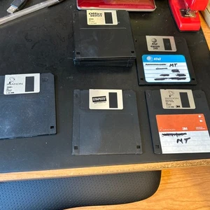 3.5 inch floppy disks. 11 Mixed Lot, New & Used. Staples, Office Depot, Imation - Afbeelding 1 van 1