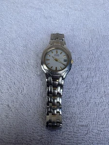 Citizen Eco-Drive Watch Women 25mm Silver Gold Tone E011-S049601 Date 100M - Picture 1 of 5