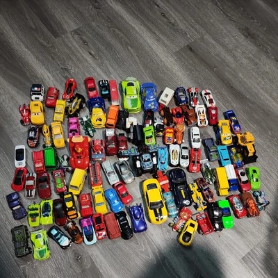 Large Lot Of 100+ Diecast Cars Hot Wheels Matchbox Vintage Modern maisto A1 - Image 1 of 4