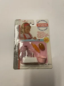 NEU Vintage Miniatur Puppenhaus Küchenmaschine 1988 Imperial WARING Mini zum Aufziehen - Bild 1 von 4