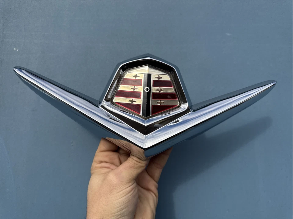 ✨ Granero Find ✨ Dodge Coronet 1955 personalizado Royal Lancer V8 maletero medallón nuevo de stock Foto 1 de 4