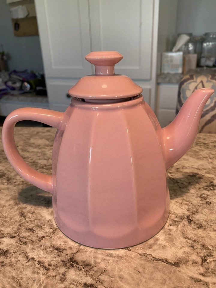Tetera Chantal Rosa Cerámica Chantal 2003 Microondas Apta 3 Tazas Usada en Excelente Condición Foto 1 de 4