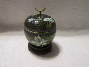 Vintage Cloisonne Enamel Floral Apple Trinket Box With Wood Stand - Bild 1 von 8