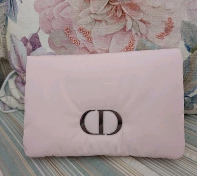 "Bolsa cosmética DIOR Beauty ROSA hinchada satinada bolsa de maquillaje artículos de tocador 8x6""" Foto 1 de 4