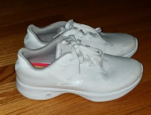 Skechers White Textile Sneakers Womans Size 7 - Picture 1 of 8