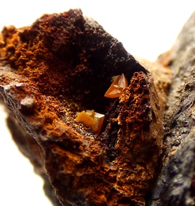 Cristales de Wulfenita Plaka Minas Lavrion Ática Grecia Espécimen Mineral 23mm - Imagen 1 de 12