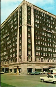 Blackhawk Hotel 3rd & Perry Street Davenport Iowa's Postcard - Picture 1 of 2