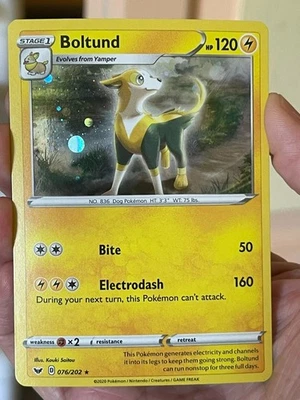 POKEMON BOLTUND #076/202 RARE COSMOS HOLOFOIL  SWORD & SHIELD NM CARD - Image 1 of 2