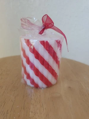 Vela de pilar a rayas de menta - pequeña Foto 1 de 4