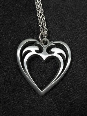 Collar Colgante Corazón Trabajo Abierto Gris Metálico Tono Plata Cadena 26 Pulgadas Foto 1 de 4