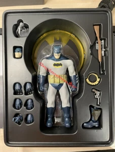 Batman:The Dark Knight Returns Action Figure Model Collectible Limited MEZCO - Picture 1 of 8