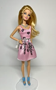 Mattel 2013 Barbie Fashionistas Estilo Muñeca Vestido Rosa con Accesorios Añadidos ¡BONITO! - Imagen 1 de 14