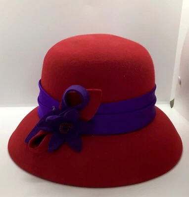 Red Hat Society Rojo en Color Púrpura Satén Banda y Lazo 100% Lana Sombrero Cloche Bowler Foto 1 de 4