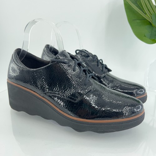 Clarks donna Mazy Hyannis Oxford taglia 10 plateau stringato zeppa nero vernice