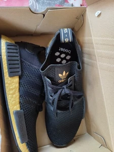 Adidas NMD R1 Black Metallic Gold MENS Sneakers FW7572. 9 1/2, 43 1/3 NEU in OVP - Bild 1 von 6