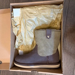 Botas UGG K Haydee Niños Talla 3 Verde Chocolate Gamuza Piel de Oveja Forradas Ropa Occidental - Imagen 1 de 12