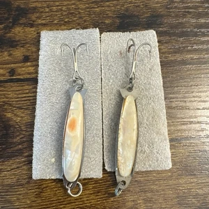 VTG Mother Of Pearl & Metal Fishing Lures 2 Jewelry Craft Fish Japan - Picture 1 of 8