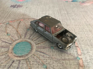 Ancienne Voiture Renault R 16 Dinky Toys Meccano France Epave 