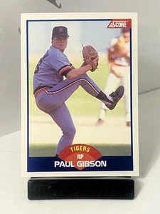 1989 Score - Paul Gibson #595 Hand on Crotch in Background Discounted Read - Bild 1 von 3