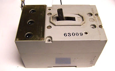 * I.T.E.  Interruptor NAVY Tipo 15A AQB A101 Cat# 277000S22 con derivación... WA-18 Foto 1 de 3