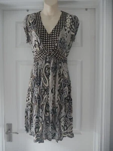 Wallis Dress Paisley Print 3/4 Sleeve Stretchy Size 10 Versatile Casual Party - Picture 1 of 14