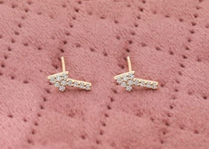 Aretes con flecha de diamantes creados en laboratorio de oro amarillo de 14k - Día de la Mujer🎁Joyería - Imagen 1 de 10