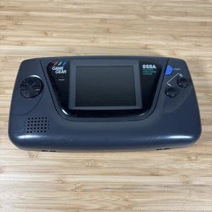 Consola de sistema portátil Sega Game Gear - PIEZAS o REPARACIÓN muy limpia enciende - Imagen 1 de 9