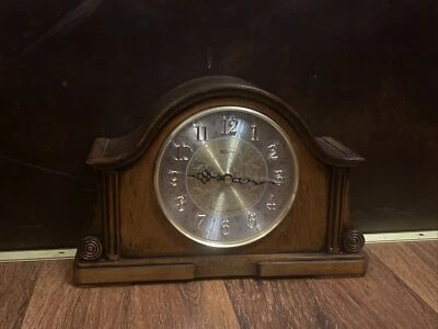 Hermoso Reloj de Abrigo BULOVA Chadbourne en Acabado Nogal del Viejo Mundo B1975 Foto 1 de 4