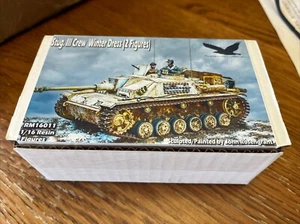 1/16 Raptor Miniatures #16011 StuG III Crew (2) In Winter Dress - Picture 1 of 2