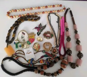 Vintage To Now Mixed Lot Jewelry Necklaces Pins Brooches - Picture 1 of 15