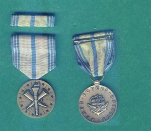 MEDALLA RES DE LAS FUERZAS ARMADAS DE LOS ESTADOS UNIDOS MARINA con cinta - Imagen 1 de 1