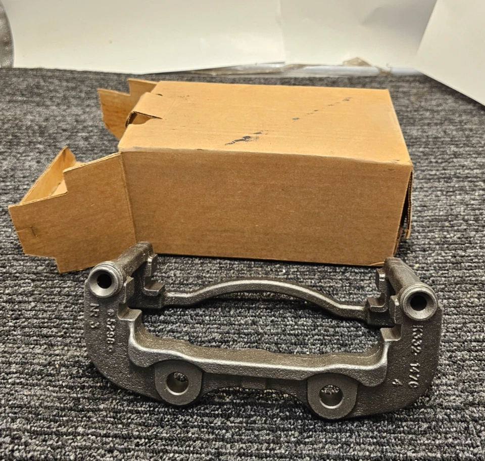 Cardone 14-1127 Disc Brake Caliper Bracket RWD For 2002 - 2005 Cadillac Escalade - Image 1 of 4