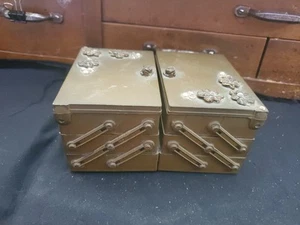 Vintage 2 Sided 3 Tier Gold Tone Folding Jewelry Trinket Box DX666 - Bild 1 von 11