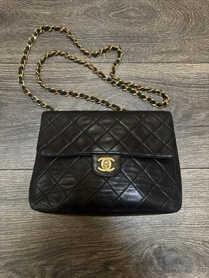 Vintage CHANEL Series 1 1989-1991 Classic Square Single Flap Shoulder bag - Image 1 of 4