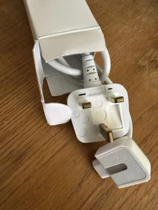 Genuine Apple Macbook Pro UK 3 Pin Power Adapter Cable Cord Lead 2011 - Picture 1 of 1