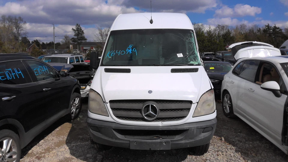 Capó MERCEDES SPRINTER 25 10 11 12 13 abollado Foto 1 de 4