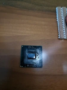 CPU Mobile Intel Celeron 560 - 2.13 GHz SLA2D M560 M 560 2.13/1M/533 PROCESSORE - Foto 1 di 1