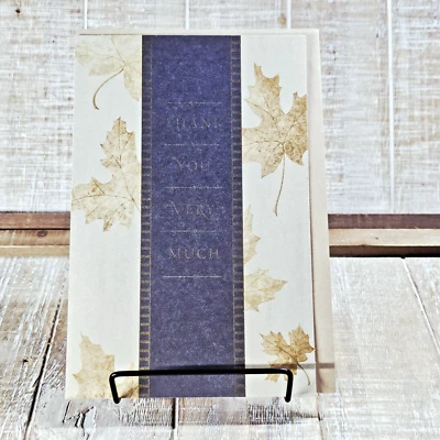 Tarjeta de agradecimiento American Greetings hojas doradas negras apreciadas Foto 1 de 4