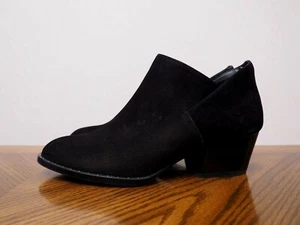 New ANTONIO MELANI Black Nubuck Leather Almond Toe Med Heel Booties Size 8 1/2M - Picture 1 of 4