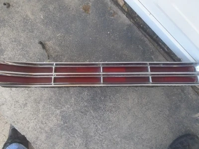 Buick Electra 225 1973 luz trasera izquierda o derecha Foto 1 de 4