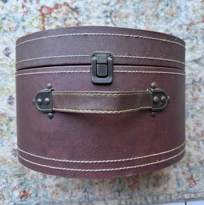 "Funda peluca de cuero sintético vintage caja sombrero 11"" x 9"" x 5,5""" - Imagen 1 de 6
