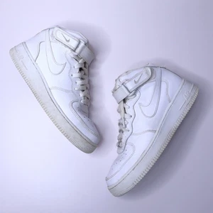 NIKE Air Force 1 Mid LE Sneakers Triple White Leather High-Top Lace Up Men's 6.5 - Picture 1 of 10