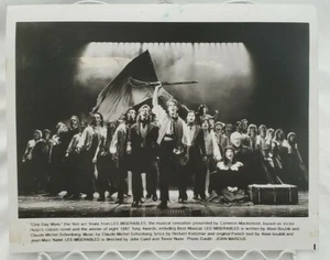 Foto de prensa 1995 Un día más el primer acto final de Les Miserables Musical - Imagen 1 de 5