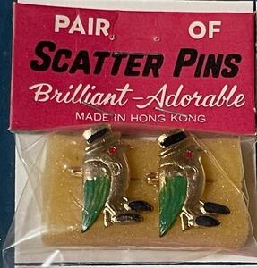 Pair Vintage Pin-Back Birds Scatter Pins Gold Tone Novelty Hong Kong Unopened - Picture 1 of 2
