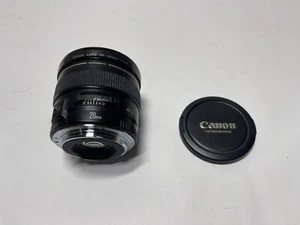 Canon EF 20mm 1 : 2.8 AF Ultra Wide Angle Zoom Lens - Picture 1 of 5