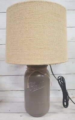 ¡NUEVO! Lámpara de tarro de albañil gris Londres con pantalla de arpillera pintada a mano granja cabaña Foto 1 de 4