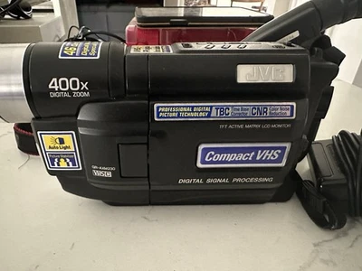 JVC Compact VHS Camcorder Model Number GR-AXM230U with Case TESTED - Image 1 of 4
