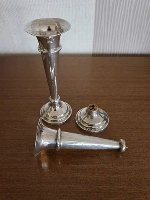 Pr de jarrones pequeños de plata Bud, 1 está roto. Birm. 1911-12. Altura 10,5, Foto 1 de 4
