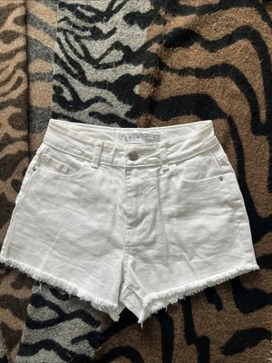 Primark White Denim Shorts Size 6 - Image 1 of 3