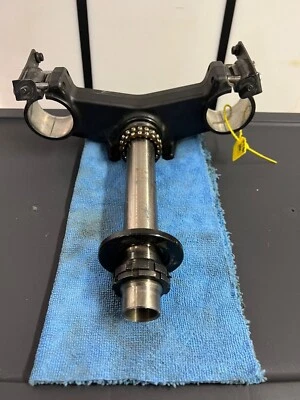 Kawasaki Z1000 2010-2013 OEM delantero inferior triple árbol abrazadera vástago de dirección Foto 1 de 4